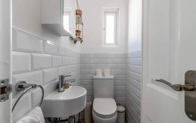 Chic and Cheerful Flat in Willesden Green