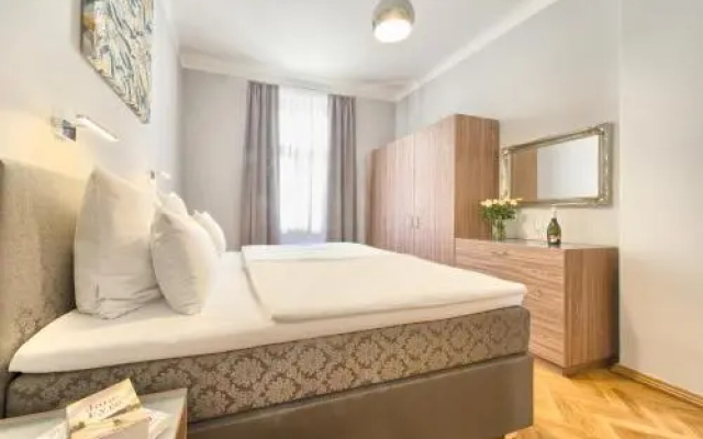 Spacious And Bright Apartment Dusni 13