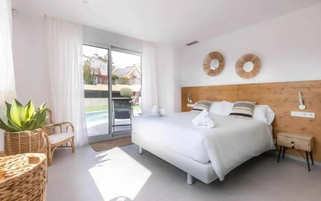 NARAMIA SAGARO VILLA - Full rental luxury house with POOL-GARDEN-BARBACUE-10 PAX