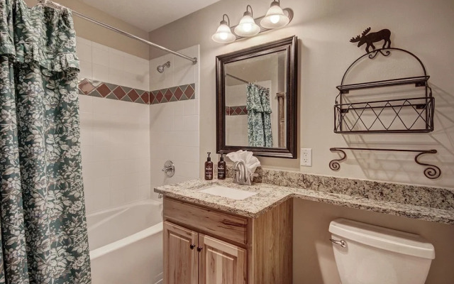 Taylors Crossing In The Heart Of Copper Center Village - Short Walk to American Eagle/American Flyer - TX312 by RedAwning