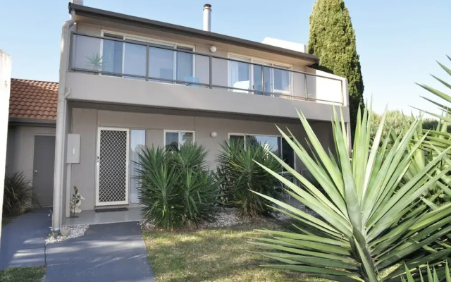 The Esplanade 4 - Free Wifi & Foxtel Included