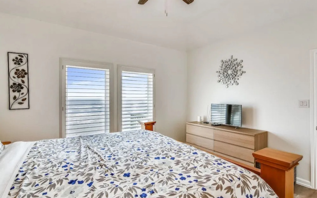 Kahala Beachfront by Ryson Vacation Rentals