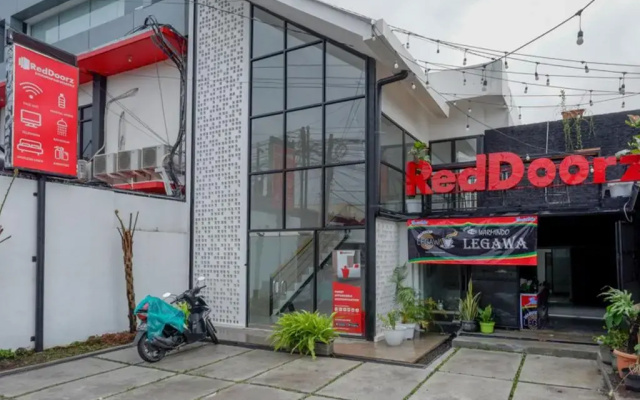 RedDoorz @ Demangan Sari Residence