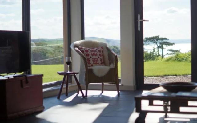 Holiday Home Cae Cwpwl