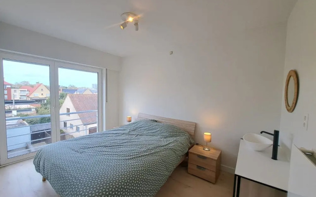 Bright 3-bedroom Flat by the Beach