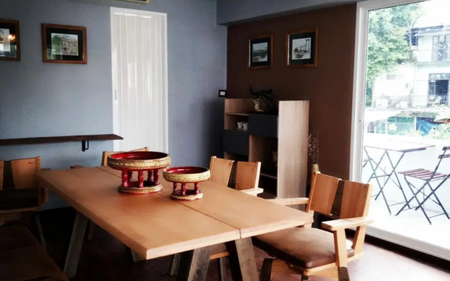 Na Banglampoo Hotel