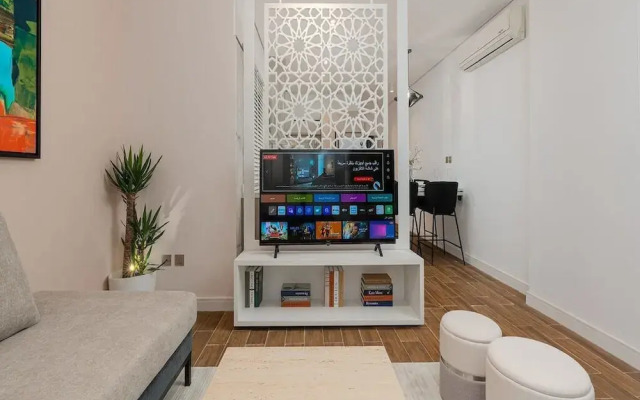 Modern Comfort, Dedicated Desk, Free Parking
