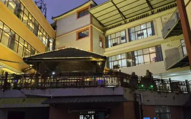 Menglian  xiang Si Yuan Hotel
