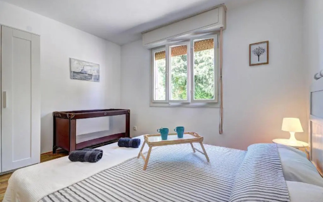 Centar White Apartment