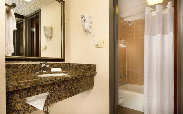 Hotel Lotus Kansas City Merriam