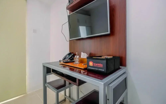 Comfy and Modern Studio Pakubuwono Terrace Apartment by Travelio