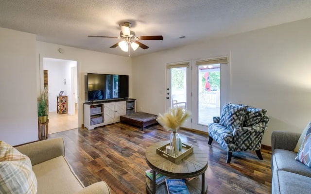 Pet-friendly Pigeon Forge Home w/ Deck!