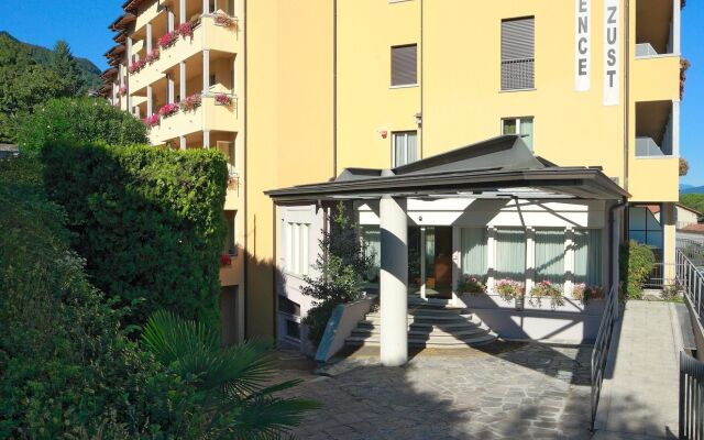 Отель Residence Zust Италия, Вербания - отзывы, цены и фото номеров - забронировать отель Residence Zust онлайн вид на фасад