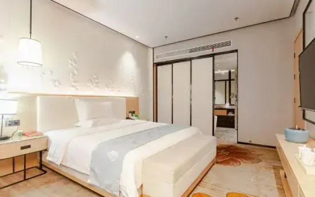 Junhe Hotel (Yingcheng Central Plaza)
