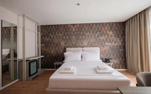 Ermes Deluxe Double Room With French Balcony