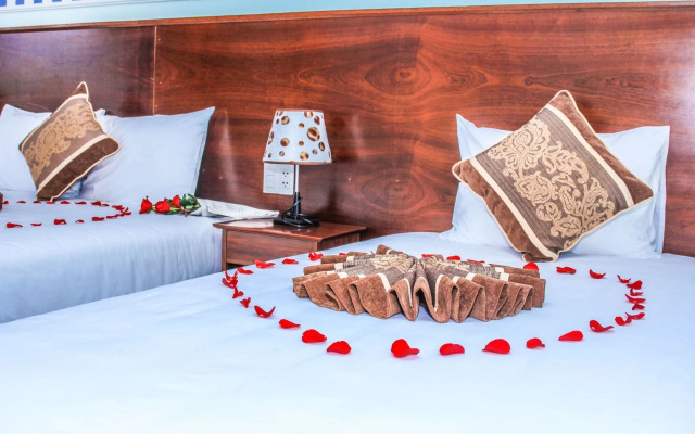 OYO 153 L&M Hotel