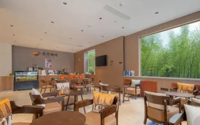 Qingdao Shiguang Hotel (May Fourth Square Ningxia Road Subway Station)