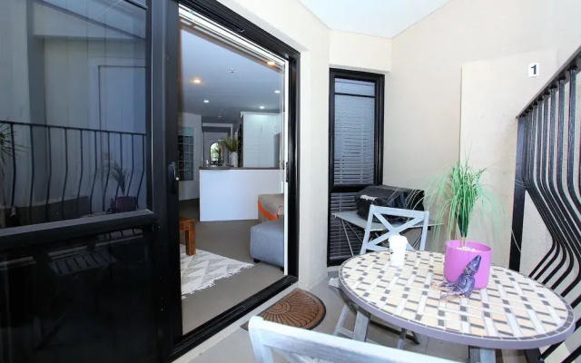 Beautiful Apartment With Patio