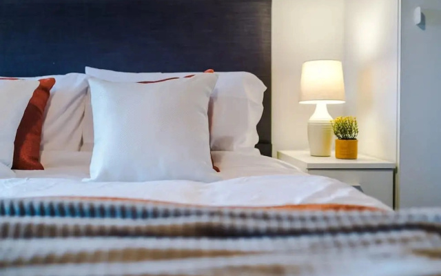 Modern 2-bed Flat in Central Leeds - Sleeps 6