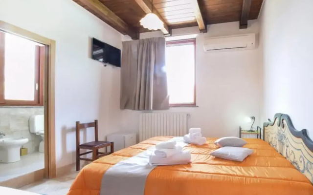 Apartment Near Mount Etna With Hot Tub