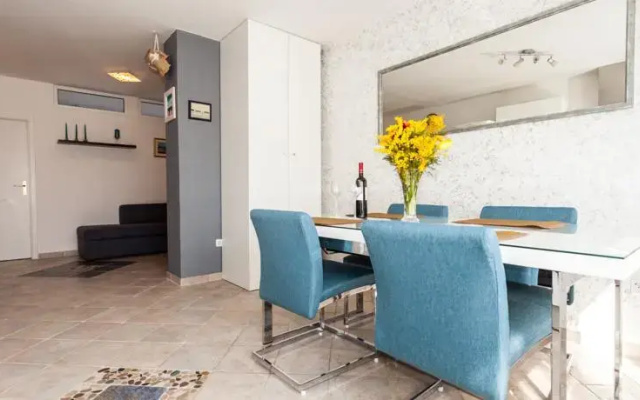 Apartment 5M