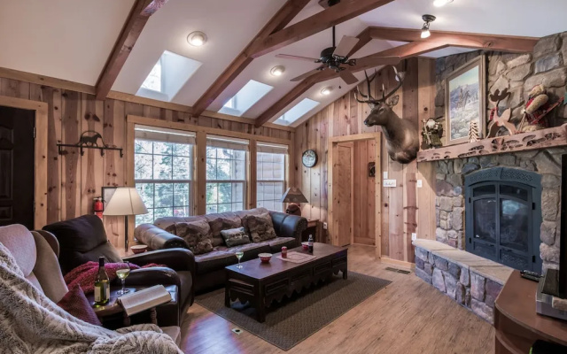 Chestnut Lodge by Vtrips