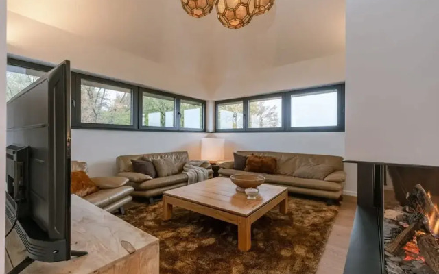 Luxurious Apartment With Parking