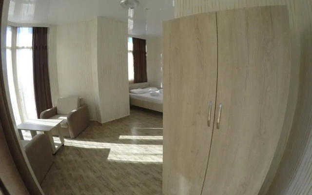 Angisa Guest House 68A