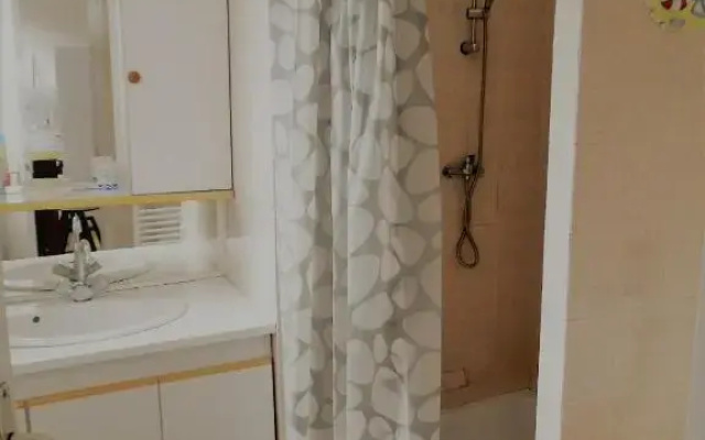 Appartement avec cour à 50m de la plage