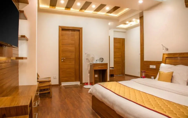 The White Haven Homestay I Rooms & Kitchen