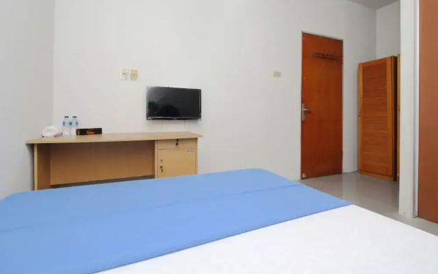 Dc Hotel Pramuka by OYO Rooms