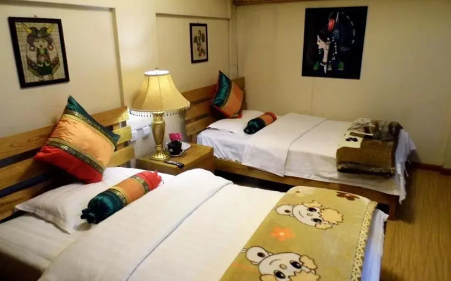 Lijiang Muyunju Inn
