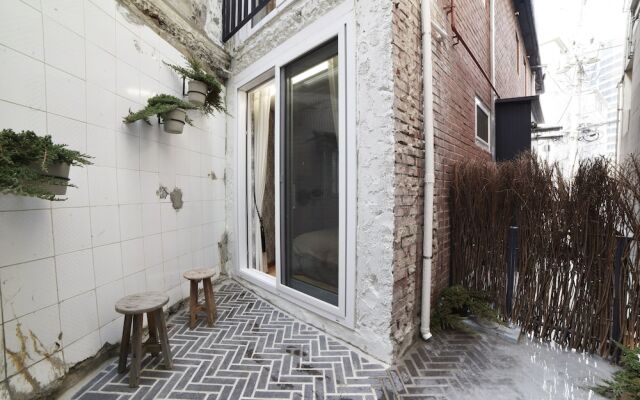 Отель Dokebi Cottage Южная Корея, Сеул - отзывы, цены и фото номеров - забронировать отель Dokebi Cottage онлайн вид на фасад