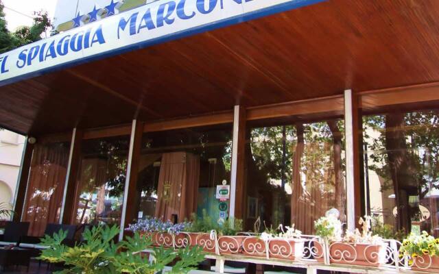 Отель Spiaggia Marconi Римини вид на фасад