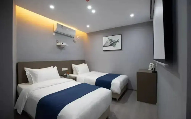 Panda Holiday Inn 2