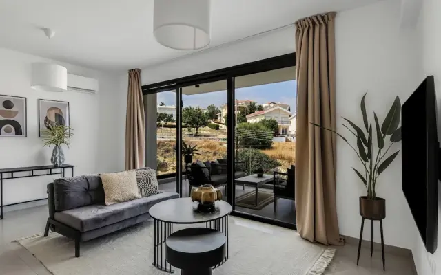 Sanders Elgio - Pleasant 2-bdr Apt w Balcony