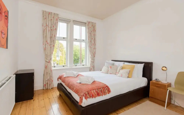 Modern Trinity Apartment In Good Location