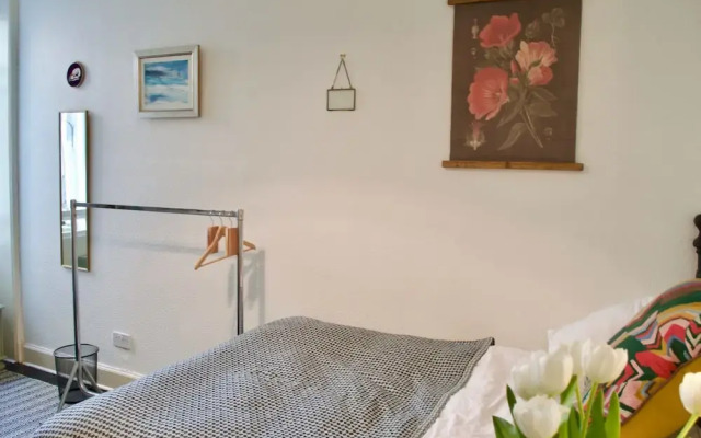 1 Bedroom Flat With Central Location