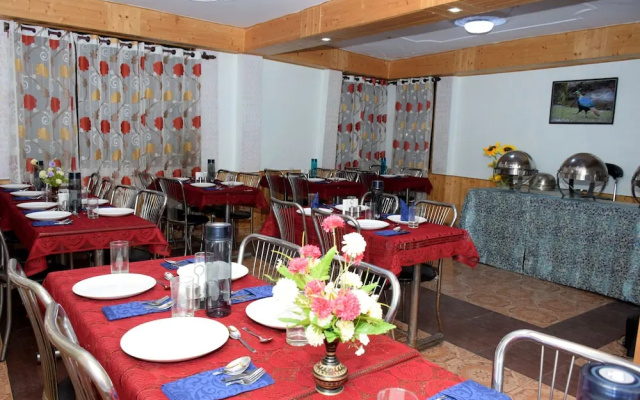Comlux Hotels Manali