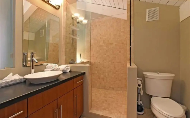 Papakea #C404 - 3 Br condo by RedAwning