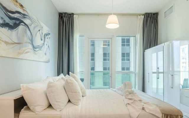 Luxury 1BR in Marina High-rise Living With Views
