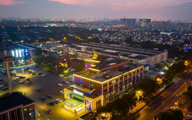 Rezen Select Hotel (Shanghai Caolu Minlei Road Subway Station)