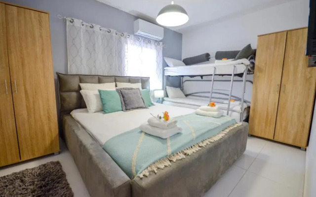 "Stunning 3br Apt Prime Location Yalarent"