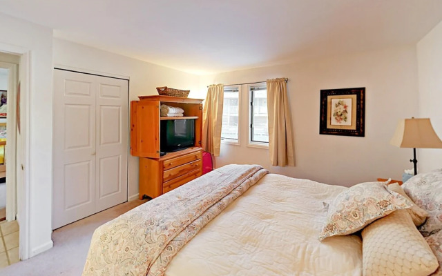 Upper Woodbridge #14-AB - 2 Br Condo
