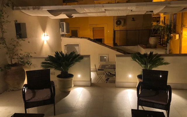 Charming 2-bedroom House - Rooftop Terrace in Heart of Noto, Sicily
