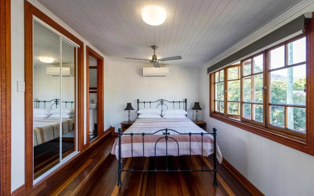Island Adventure Holiday House