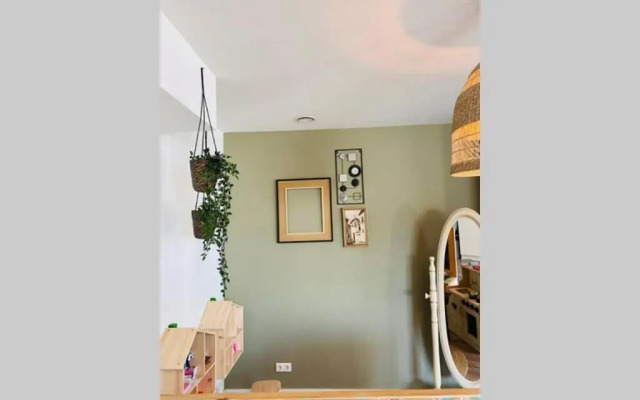 Warm welkom! Zeer ruime privé studio met tuin