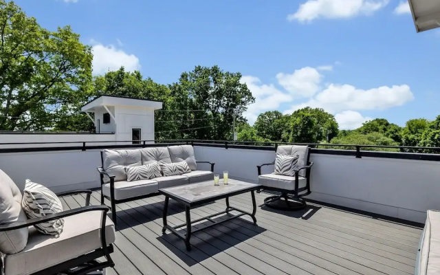Soprano-private Rooftop-gr8 Walking Location