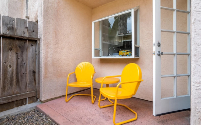 WanderJaunt | Emerald St Townhomes