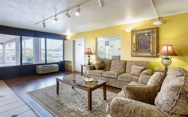 Rodeway Inn & Suites Birmingham I-59 exit 134